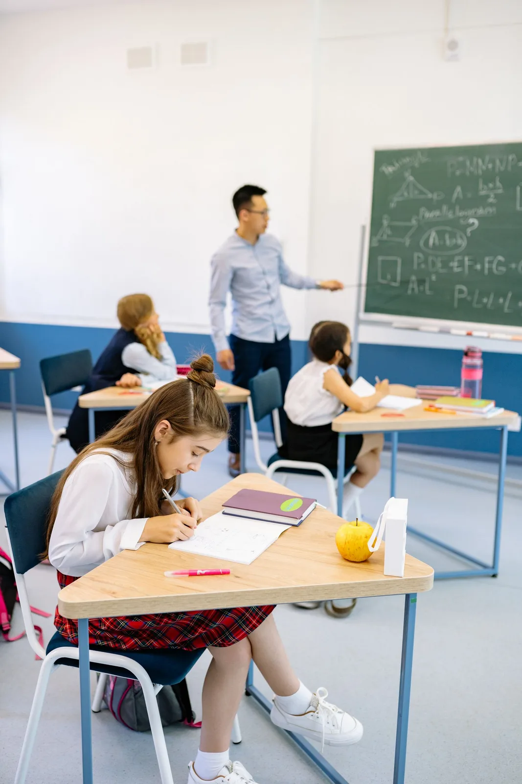 A full classroom in session, a teacher and students together
